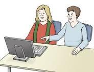 zwei Menschen am Computer